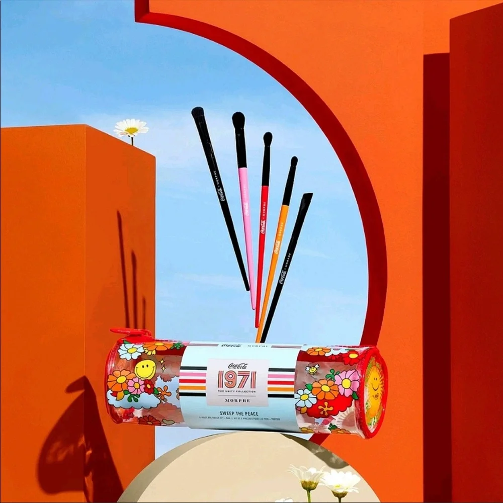 Morphe x Coca Cola Sweep The Peace eye brush set